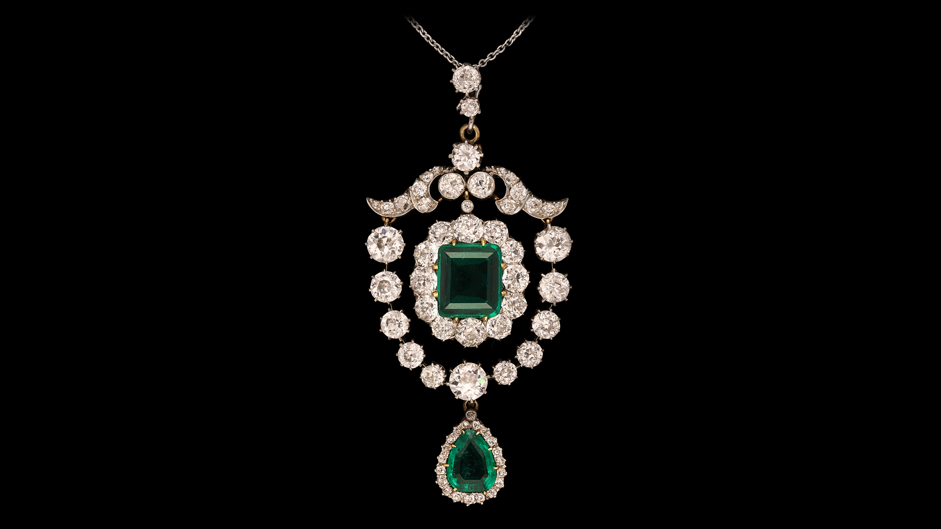 No clarity enhancement 2.10-carat rectangular step-cut Colombian emerald center stone, diamond and platinum pendant, Edwardian, circa 1910, accompanied by an SSEF report, courtesy Hancocks of London (@hancocks_london).