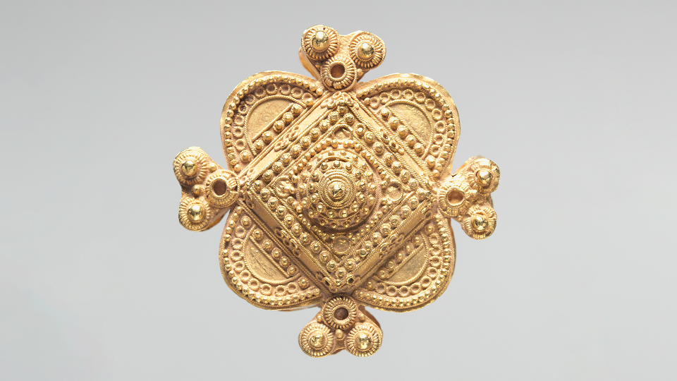 Gold pendant with granulation, Byzantium, 10th century, Cleveland Museum of Art, public domain, courtesy Wikimedia.